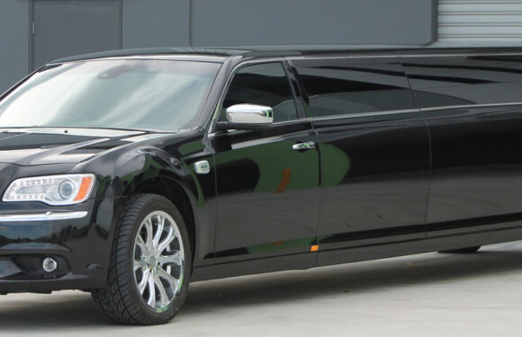 LIMOUSINE CHRYSLER (14 SEATER) – (AVAILABLE ON REQUEST)